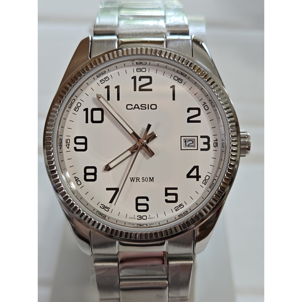 NIB Casio MTP1302 Silvertone Mens 40mm Watch.Quartz,Stainless Steel,Day Display.